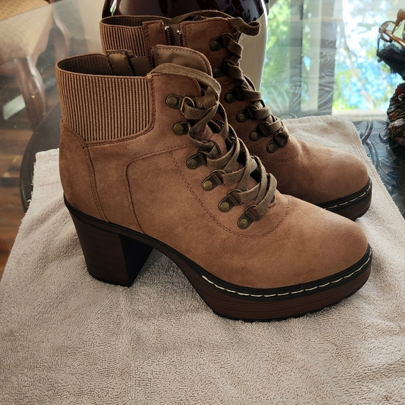 Pierre Dumas Brown Heeled Boots - Picture 1 of 4